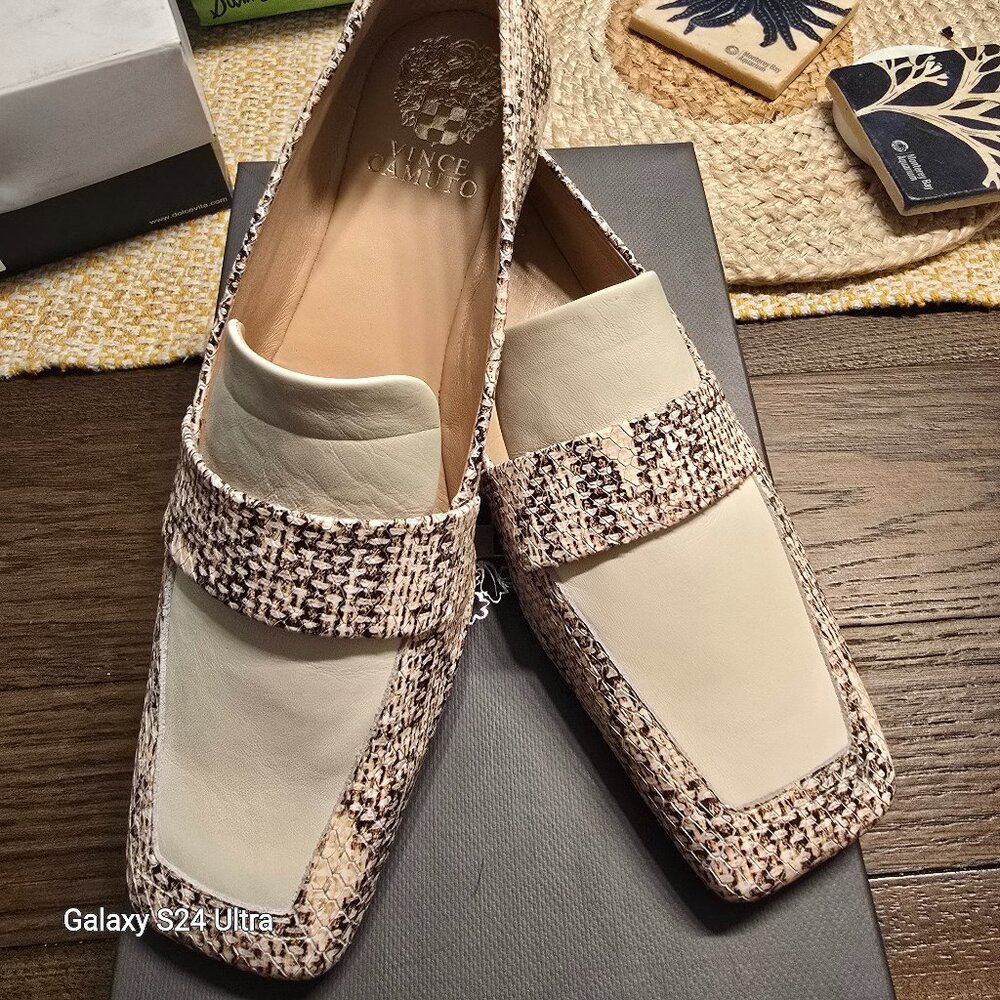 Vince Camuto flat